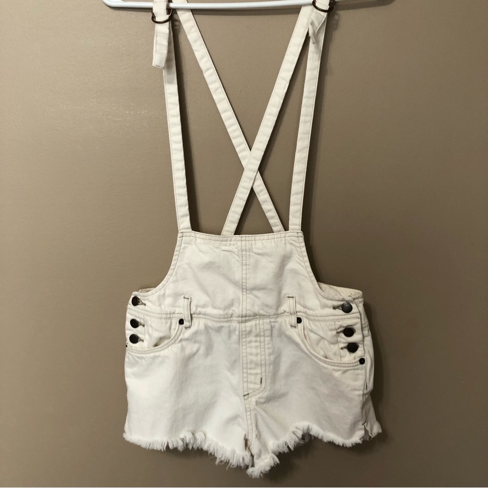We The Free size 26 White Cutoff shorts Overalls Free People